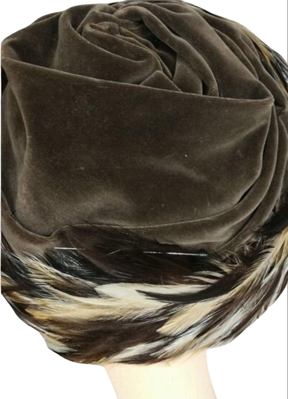Vintage 1950s Velvet and Feather Hat | Marilyn display picture 3